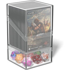 Ultimate Guard Boulder'n'Tray 100+ Clear. By popular demand, here is the Boulder'n'Tray 100+. This deck case combines the sturdiness of our Boulder with the flexibility of an extra compartment for your dice and other accessories - just like our classic Monolith. Our Boulder'n'Tray 100+ impresses with its durable, soft-touch finish², which ensures a comfortable grip and long life during all your gaming sessions. - Holds up to 100 standard size cards