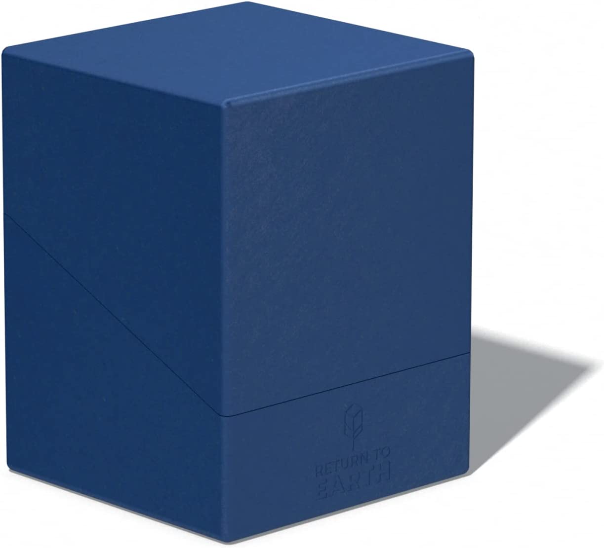 Developed and produced in Germany, this handy and solid Boulder 100+ with super-easy opening consists of 97% renewable resources, with a FSC certified grass paper packaging. The deck case is recyclable and holds up to 100 double-sleeved or 120 single-sleeved cards when using Ultimate Guard Sleeves. With the purchase of this Return to Earth product you directly support global reforestation.
