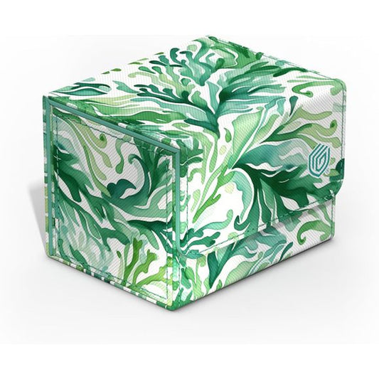 Dive into flourishing underwater worlds with the 2025 Exclusive Sidewinders from Ultimate Guard! The sustainable Coral Places deck boxes are made from 52% recycled materials and, in addition to the durable Xenoskin surface, have a strong magnetic closure and a high-quality microfibre inner lining so that up to 100 (double-sleeved) or 120 (single-sleeved) cards from games such as Magic: The Gathering, Pokemon, Lorcana, One Piece or Yu-Gi-Oh! can be stored safely. The plastic-free packaging is also made entir