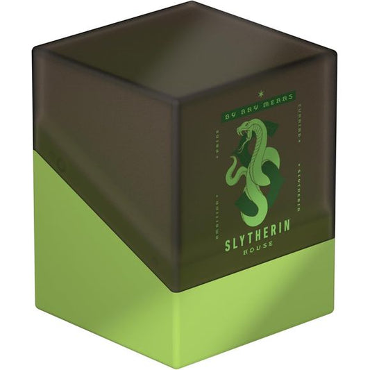 Show your House allegiance to Gryffindor, Slytherin, Hufflepuff or Ravenclaw with the Harry Potter Boulder 100+ deck box from Ultimate Guard. The durable card box is easy to open despite its secure closure, has a pleasant soft-touch surface and offers space for 100 (in double protective sleeves) or 120 (in single protective sleeves) cards of standard size or smaller.