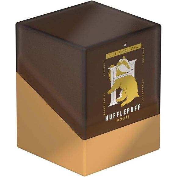 Show your House allegiance to Gryffindor, Slytherin, Hufflepuff or Ravenclaw with the Harry Potter Boulder 100+ deck box from Ultimate Guard. The durable card box is easy to open despite its secure closure, has a pleasant soft-touch surface and offers space for 100 (in double protective sleeves) or 120 (in single protective sleeves) cards of standard size or smaller.