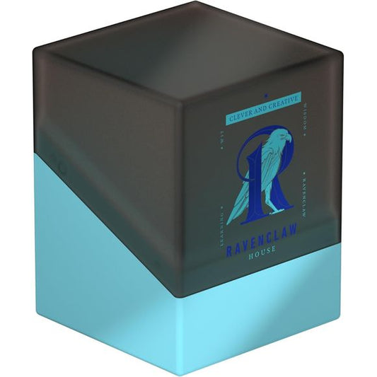 Show your House allegiance to Gryffindor, Slytherin, Hufflepuff or Ravenclaw with the Harry Potter Boulder 100+ deck box from Ultimate Guard. The durable card box is easy to open despite its secure closure, has a pleasant soft-touch surface and offers space for 100 (in double protective sleeves) or 120 (in single protective sleeves) cards of standard size or smaller.