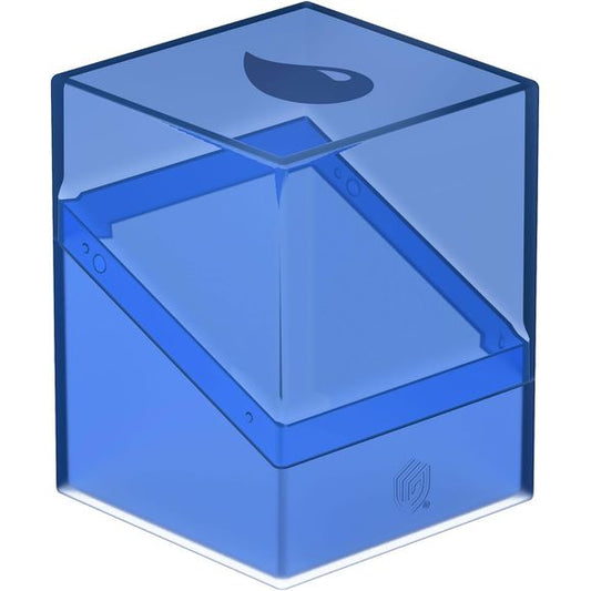 Ultimate Guard’s Boulder 100+ Hybrid combines the completely transparent top of the Boulder Clear with a soft-touch base in the style of the original Boulder. The officially licensed MTG deck box is easy to open, but offers reliable protection for your cards thanks to a sturdy casing and secure closure. The Boulder 100+ Hybrid holds almost up to 100 cards in a double-sleeved case and is suitable for all Magic: The Gathering formats such as Commander, Standard or Modern.