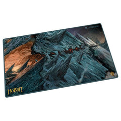 Dive into the legendary world of The Hobbit with Ultimate Guard's new "The Hobbit" series! This officially licensed product line includes Sidewinder 100+ and 133+ Xenoskin deckboxes, a printed "Glow in the Dark" Boulder 100+, and six Play-Mats.