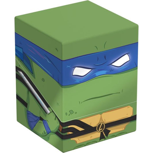 Ultimate Guard Squaroes represent the next generation of TCG accessories! Made from high-quality materials and 78% from renewable resources, the Squaroes offer an excellent level of card protection and, thanks to exclusive designs, limited editions and deck boxes with different degrees of rarity, become collector's items themselves. The Teenage Mutant Ninja Turtles™ Squaroes can hold up to 100 double-sleeved cards* from games like Magic: The Gathering, Pokémon, Lorcana, Flesh and Blood, Yu-Gi-Oh!, Riftbound