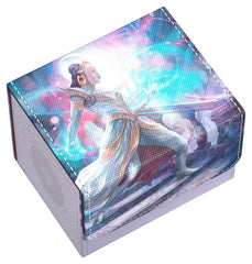 The Sidewinder 100+ Xenoskin is a high-quality TCG deck box that offers premium card protection thanks to its resistant Xenoskin material, microfiber inner lining, and strong magnetic closure, while still granting easy and convenient access to the deck inside. The deck boxes are printed in full color with officially licensed artworks from Magic: The Gathering’s upcoming set "Reality Fracture". The Sidewinder 100+ Xenoskin is optimized to hold 100 double-sleeved or 120 single-sleeved cards in Ultimate Guard
