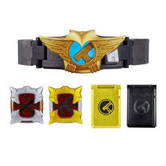 Next up in the Complete Selection Modification series, is the movie edition Kamen Rider Den-O Belt! With the included attachment parts this belt can transform into different riders appearing in the Kamen Rider Den-O 2007 and 2008 films. By holding the attached Rider Pass or Master Pass over the buckle part, the transformation sound of each unique rider will be activated. The main body contains character voices of Sieg, Gaoh, and Ghost Imagin. You can play the lines by pressing the button on the main body. I