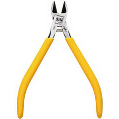 These new nippers from God Hand make dealing with masking tape a breeze! It's easy to know if your cut was successful because there's a snapping sound and a tactile response; they cut cleaner and faster than scissors and knives. The tape is also less prone to twisting when cut with these nippers, so it'll stick tightly to your projects without letting go prematurely. What a great idea -- order yours today!
Precautions
Do not use for anything other than the intended purpose. When used to cut metal or plasti