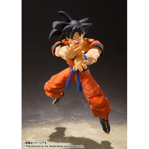 <p>Bring one of anime's most iconic heroes to your collection with the <strong>S.H.Figuarts Son Goku -A Saiyan Raised on Earth-</strong> action figure from <strong>Dragon Ball Z</strong>!</p>
<p>Goku is recreated in his classic orange gi with the distinctive <strong>悟</strong> symbol on the chest and back. Bandai Tamashii Nations' S.H.Figuarts articulation system allows for a wide range of dynamic battle poses while maintaining Goku's familiar proportions and appearance from the anime.</p>
<p>Multiple int