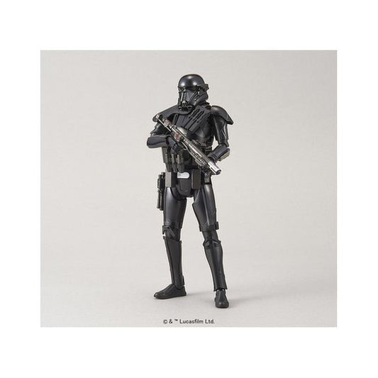 "Death Trooper" appears in "Rogue One: A Star Wars Story." Overall height approximately 163mm.
The image in the play is faithfully reproduced with a rich variety of equipment parts and the characteristic black molding color.
Two types can be reproduced by selecting equipment: "Death Trooper" and "Death Trooper Specialist".
Includes hand parts that allow you to recreate the unique pose of holding a gun diagonally downward.
Faithfully reproduced down to the soles of the shoes.
Comes with 3 types of weapo