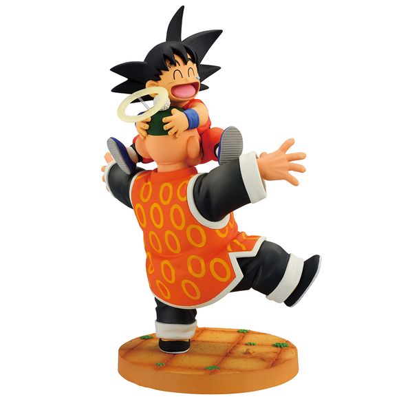Honor the bond between mentor and student with the Son Goku & Grandpa Son Gohan Dragon History II Revible Moment ICHIBANSHO Figure Set. This beautifully crafted set captures the warmth and wisdom shared between Goku and his beloved grandfather, highlighting a touching moment from their journey.