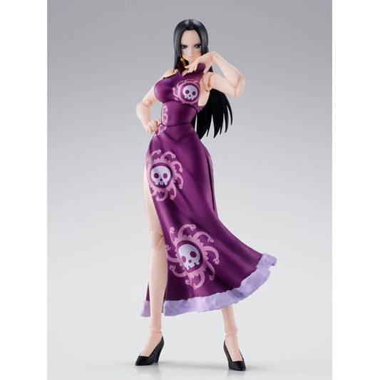 The S.H.Figuarts action figure series welcomes “BOA HANCOCK -MARINEFORD-”! From the TV anime ONE PIECE, Boa Hancock as she appeared during the Marineford Arc joins the line! In addition to an exceptional range of motion that can recreate Hancock’s diverse actions, the set includes variety of expression parts and optional pieces to reproduce her “Love-Love Mellow”. 6.3 inches (16cm) tall.
Includes:
Boa Hancock figure
8 Interchangeable hands
3 Left
5 Right
Hand parts for Love-Love Mellow
5 Interchangeable ex