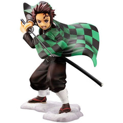 Tanjiro Kamado, the young Demon Slayer, is being released by Kotobukiya as a 1/8 scale figure! From the anime Demon Slayer: Kimetsu no Yaiba, Tanjiro Kamado is holding his sword at the ready for battle. The sculpting of the figure stays true to Tanjiro’s vigorous spirit, all the way down to the folds and ruffles that can be seen in his clothing as they showcase his movement within this figure. 7.01 inches (17.80cm) tall. Made of PVC.