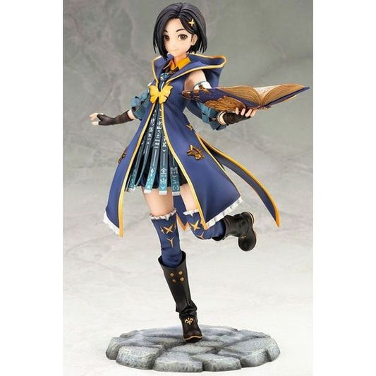 Rinwell from Tales of ARISE is coming to life as a 1/8 scale figure. With a cute smile on her face, Rinwell is posed as if she is gently springing forward. Rinwell’s charm is fully shown through smile, and extra attention has been paid to recreating the characteristic design of her outfit and magic book based on references from the series. Her uniquely shaped arm covers and embroidery on the hems of the back of her jacket have been sculpted in detail. To show the difference in material on her small pendant,