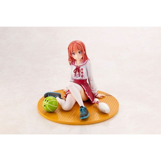 From the anime Rent-A-Girlfriend, the shy and hard-working Sumi Sakurasawa is coming to life as a 1/7 scale figure! The figure is based on a memorable date visual that shows Sumi gazing upwards with a bashful expression. Delicate details such as her hair and wrinkles in her outfit were perfectly sculpted, and extra care was also taken to recreate even the base that she is sitting on.
The Sumi figure itself is also designed to be displayable on any flat surface. Approximately 120mm tall.