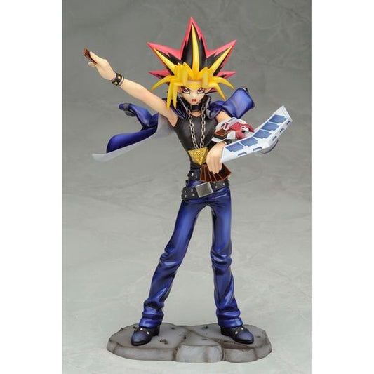 From the popular card game anime series, Yu-Gi-Oh!, an updated version of ARTFX J Yami Yugi, the Duel with Destiny version, is here! While the original version of the statue portrays Yami Yugi with a sharp gaze at the start of a duel with his cards at the ready, the Duel with Destiny version depicts him in a more dynamic pose with a card raised high and the Millenium Item’s "eye" symbol glowing on his forehead.