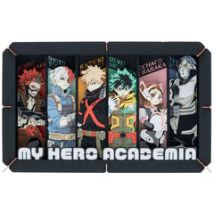 The highly popular TV anime "My Hero Academia" will soon start its seventh (!) broadcast season, and to observe the occasion, Ensky brings us this spectacular "Paper Theater" kit! Just assemble the precision laser-cut pieces of paper to result in a 3D-look display piece that you'll be proud to have in your collection!
Please note that glue is not included.