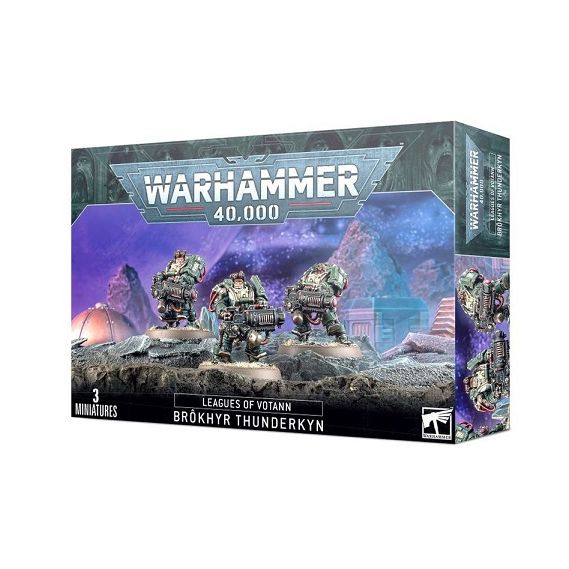 This multipart plastic kit builds three Brôkhyr Thunderkyn. This set comprises 74 plastic components, and is supplied with 3x Citadel 40mm Round Bases and a Leagues of Votann Transfer Sheet with 555 numerals, runes, and markings for prominent Leagues. These miniatures are supplied unpainted and require assembly – we recommend using Citadel Plastic Glue and Citadel Colour paints.