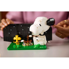 LEGO Ideas 21368 Peanuts: Snoopy's Doghouse Building Set