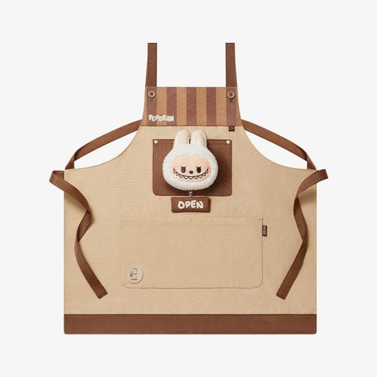 POP MART POP BEAN "Coffee Factory" Series LABUBU apron – authentic wearable collectible, ages 15+. Bring café-chic flair into your everyday wardrobe with this official LABUBU apron from POP MART's Coffee Factory Series — part fashion accessory, part collectible, pairing playful character design with functional styling.
Approximate size: 65 × 65 cm (≈25.6" × 25.6") for full-front coverage. Materials: shell 100% polyester; patch 80% polyester / 20% cotton. Intended for ages 15+.