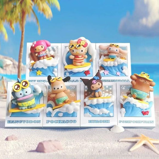 MINISO x Sanrio Hello Kitty "Summer Surf" Series fridge magnet blind box – random beach-themed magnet. Bring a splash of summer fun to your space with the Sanrio Summer Surf Series magnetic blind box! This collection features your favorite Sanrio characters enjoying beachside adventures, reimagined in bright, playful surf-themed designs.
Each blind box contains one randomly packed magnet — perfect for decorating refrigerators, lockers, or any magnetic surface.
