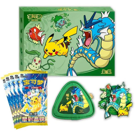 Sealed and New condition.
Celebrate one of China's most beloved traditional holidays with the Pokémon TCG Chinese Duan Wu Dragon Boat Festival 2026 Collector's Gift Box! This limited-edition collector's set combines exclusive Dragon Boat Festival-themed Pokémon accessories with booster packs from the popular Stellar Crystal (CSV9C) expansion.
The festive gift box features beautiful artwork of Pikachu, Gyarados, Bulbasaur, Magikarp, and Chikorita, inspired by the Dragon Boat (Duan Wu) Festival. Whether yo