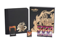 Celebrate Charizard with the Pokémon TCG Simplified Chinese Charizard VMAX Collection Set Gift Box, a premium collector-focused release featuring an exclusive Charizard VMAX promo card and a full assortment of Charizard-themed display and storage accessories.
The centerpiece of the set is the Charizard VMAX Special Illustration Foil Promo Card, produced using the same printing technique used for HR-rarity cards and featuring a distinctive rainbow-like foil finish. The set also includes a large black Chariz