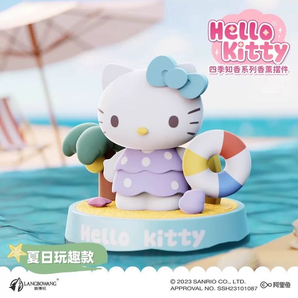 Bring sunny seaside vibes to your collection with this adorable Hello Kitty figure from Langbowang's Four Seasons Fragrance Figure Series! Dressed in a pastel summer outfit and standing on a beach-themed display base, Hello Kitty is surrounded by playful vacation details including a palm tree, seashells, and a colorful lifebuoy. Soft colors and charming seasonal design make this piece a delightful addition to any Sanrio display.
Perfect for fans of Hello Kitty, seasonal collectibles, and cute desktop décor