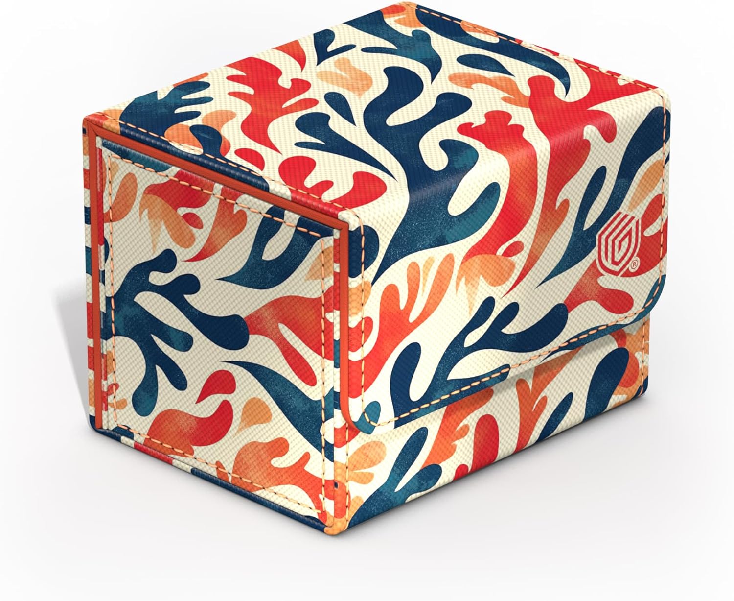 Dive into flourishing underwater worlds with the 2025 Exclusive Sidewinders from Ultimate Guard! The sustainable Coral Places deck boxes are made from 52% recycled materials and, in addition to the durable Xenoskin surface, have a strong magnetic closure and a high-quality microfibre inner lining so that up to 100 (double-sleeved) or 120 (single-sleeved) cards from games such as Magic: The Gathering, Pokemon, Lorcana, One Piece or Yu-Gi-Oh! can be stored safely. The plastic-free packaging is also made entir