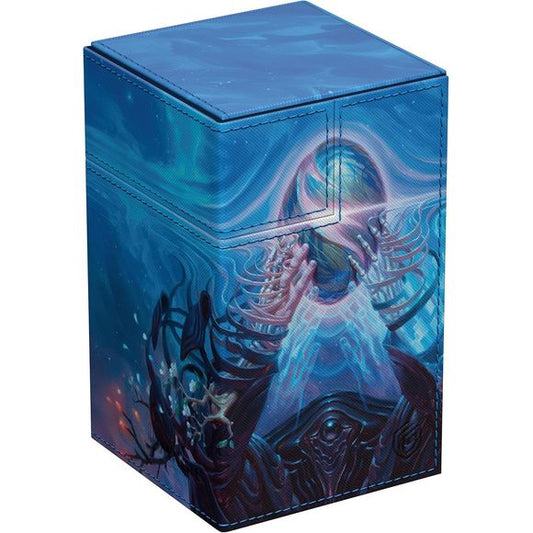 The Flip'n'Tray 100+ Xenoskin is a high-quality TCG deck box that offers premium card protection thanks to its resistant Xenoskin material, microfiber inner lining, and strong magnetic closure. The deck box has an integrated and removable accessory tray for dice that can be accessed independently and is printed in full color with officially licensed artworks from Magic: The Gathering's upcoming set "Edge of Eternities". The Flip'n'Tray 100+ Xenoskin is optimized to hold 100 double-sleeved or 120 single-slee