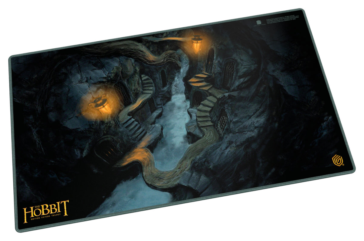 Dive into the legendary world of The Hobbit with Ultimate Guard's new "The Hobbit" series! This officially licensed product line includes Sidewinder 100+ and 133+ Xenoskin deckboxes, a printed "Glow in the Dark" Boulder 100+, and six Play-Mats.