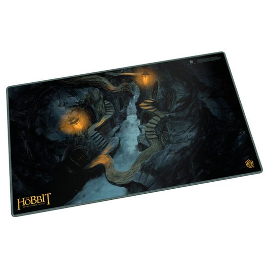 Dive into the legendary world of The Hobbit with Ultimate Guard's new "The Hobbit" series! This officially licensed product line includes Sidewinder 100+ and 133+ Xenoskin deckboxes, a printed "Glow in the Dark" Boulder 100+, and six Play-Mats.