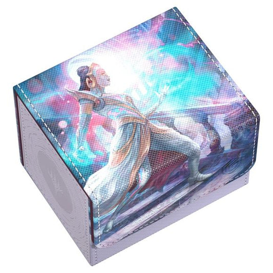 The Sidewinder 100+ Xenoskin is a high-quality TCG deck box that offers premium card protection thanks to its resistant Xenoskin material, microfiber inner lining, and strong magnetic closure, while still granting easy and convenient access to the deck inside. The deck boxes are printed in full color with officially licensed artworks from Magic: The Gathering’s upcoming set "Reality Fracture". The Sidewinder 100+ Xenoskin is optimized to hold 100 double-sleeved or 120 single-sleeved cards in Ultimate Guard