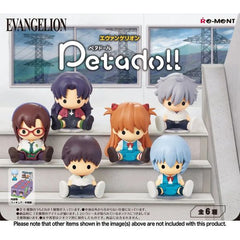 Your favorite characters from "Evangelion" have now joined the "Petadoll" figure series from Re-Ment! These super-cute figures are lots of fun to display; there are six different characters to collect and trade, and you'll get one at random.

[Lineup]:

Shinji
Rei
Asuka
Kaworu
Mari
Misato