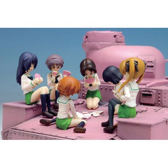 PLATZ Girls und Panzer Usagi-san Team Trump Figure Model Kit 1/35 Scale Model Kit | Galactic Toys & Collectibles