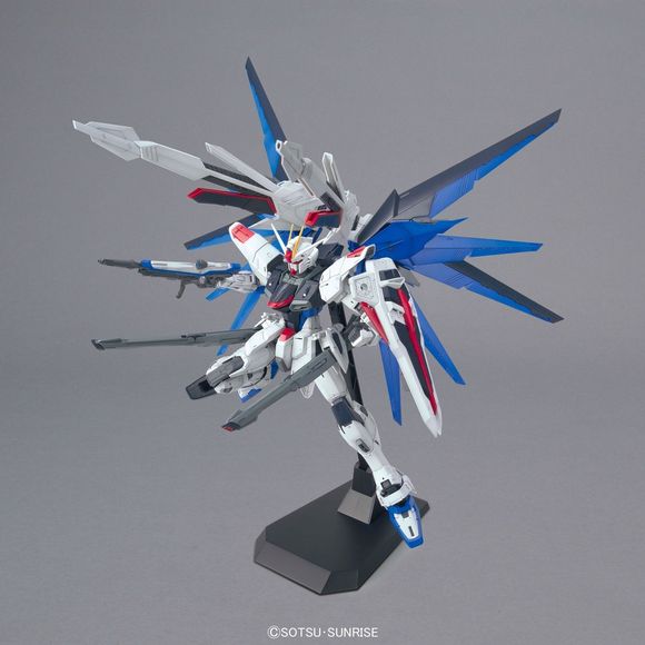 BANDAI MG 1/100 Strike Freedom Gundam construit et peint au Japon Gundam SEED EUR 399,00 - FR BANDAI MG 1/100 Strike Freedom Gundam construit et peint au Japon Gundam SEED EUR 399,00 - FR