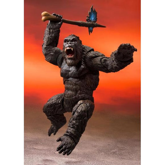 King Kong, as seen in the upcoming 2021 film “GODZILLA VS KONG,” joins S.H.Monsterarts! Natural posability lets you re-create your favorite scenes. Includes an axe, a new addition to Kong lore seen for the first time in this movie. Based on data from the movie, the figure was sculpted and colored by noted animal sculptor Shinzen Takeuchi. Sculpt was based on Kong's actual bone structure, the muscles and fur are rendered with screen-accurate precision. [Set Contents] Main body, three pairs of optional hands,
