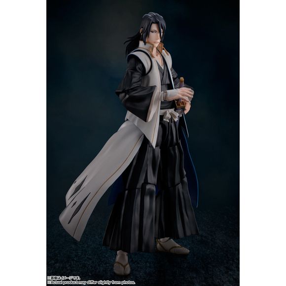 From the globally popular anime "BLEACH," Byakuya Kuchiki joins S.H.Figuarts! Includes four optional expressions plus an optional Zanpakuto sword hilt for manifesting Senbonzakura! Stands approximately 6.1" tall. [Set Contents] Main Body, Four optional expression parts, Three right and four left optional hands, Zanpakuto sword, Zanpakuto (Senbonzakura version).