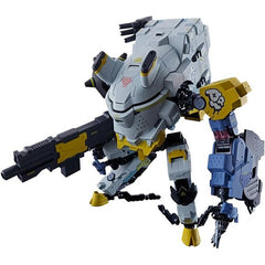 The Daisy Ogre, the mecha piloted by the main character in "Synduality Noir," joins the "Chogokin" action-figure lineup from Bandai! Die-casting is used around the frame to give the fully posable figure a sense of stability and weight; a light-emitting gimmick is included for the eye sensor and cockpit interior. The arm behind its heel can be displayed open or in parallel mode; the chainsaw on the left arm can be displayed in deployed mode by replacing the chain. Two chains are included: a rigid ABS version