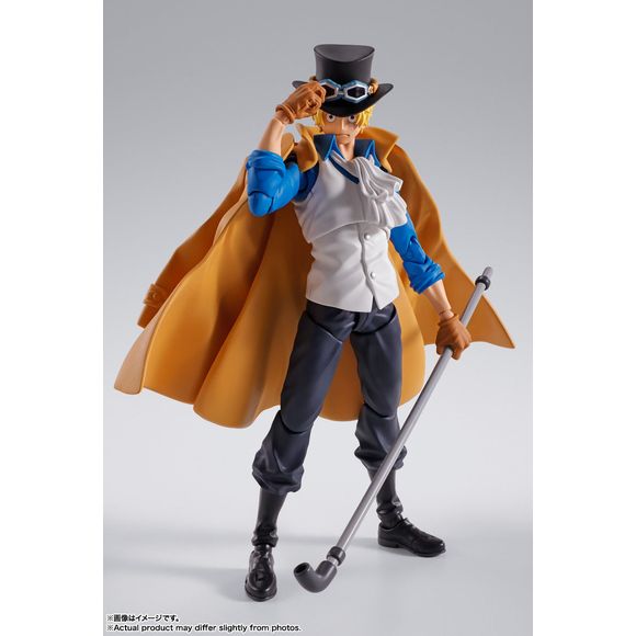 Sabo, the Chief of Staff of the Revolutionary Army in the TV anime "One Piece," joins the "S.H.Figuarts" action-figure series from Bandai, with a completely new design as he returns to the Kamabakka Kingdom! He's got an overwhelming range of motion, and his coat is articulated too so it won't interfere with dynamic posing; it can even be removed if you like. His characteristic iron pipe is included, and it can be held in his hands or carried on his coat.