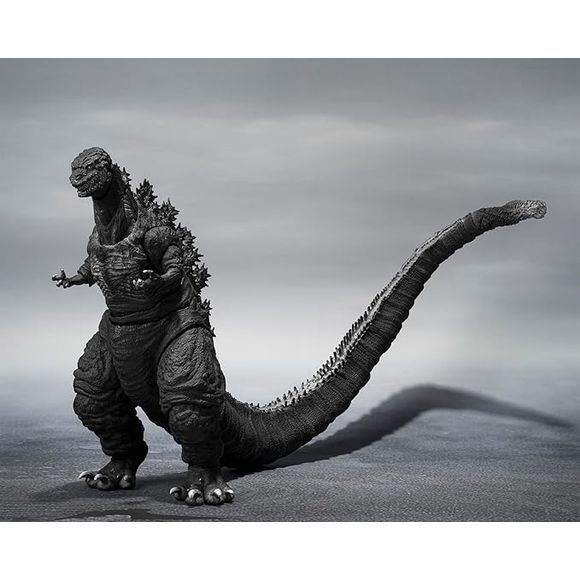 A monochrome version of Godzilla [2016] approaches to represent the black and white remake of "Shin Godzilla", the film "Shin Godzilla: ORTHO"!

Using the 3D data from the film, this figure was sculpted and colored by the designer Takayuki Takeya to represent this black and white film's representation of Godzilla [2016]. The wide range of motion of the figure allows for posing fitting of name GODZILLA [2016] THE FOURTH ORTHOchromatic Ver.