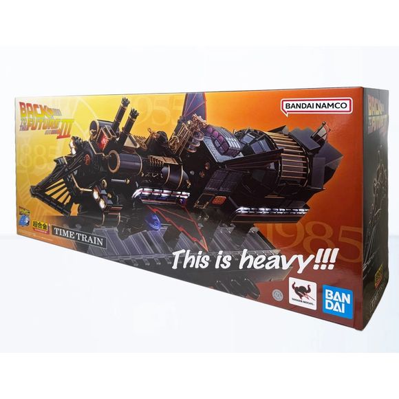 It's a large volume equivalent to a 0-gauge model train. It lights up! It moves! It makes sounds! 56 LEDs create light that evokes the scenes in the movie!

The impressive steampunk parts are motorized and moveable. The draft sound of the steam locomotive echoes along with them. The transformation into flight mode is recreated by replacing some of the wings and other parts. When the driving wheels are in flight mode, they start to move in tandem. A figure of the same scale is also included, bringing scenes