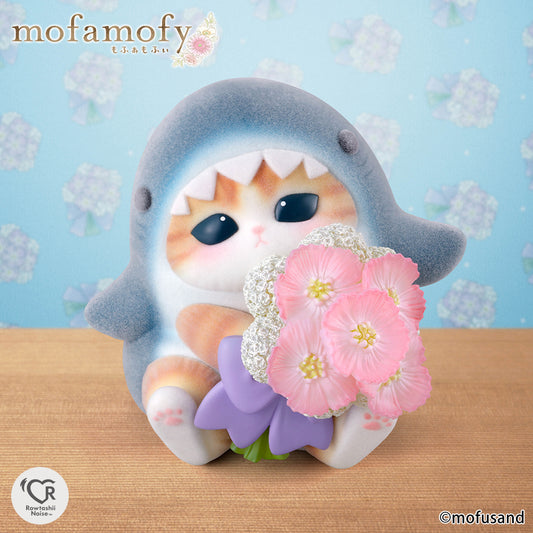 PRE-ORDER: Expected to ship in October of 2025

"mofusand's "Shark Nyan" is now available from the figure brand "mofamofy", which features fluffy flockies and a colorful bouquet of flowers with a sense of transparency!
It is characterized by a fluffy texture, a transparent and colorful bouquet, lovely moist eyes, and a chubby form. While feeling the warmth of Mofu Mofu, surrounded by many flowers.