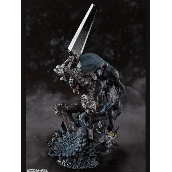 PRE-ORDER: Expected to ship in March of 2026

Ryu Oyama, a sculptor who specializes in designing creatures, has sculpted Guts from the Battle of the Sea God in a spectacular form. The highlights are the partially plated large sword "Dragon Slayer" and the impressively detailed tentacles of the Sea God. E15[Set Contents] Main body (including pedestal), Collection sheet, Display support parts