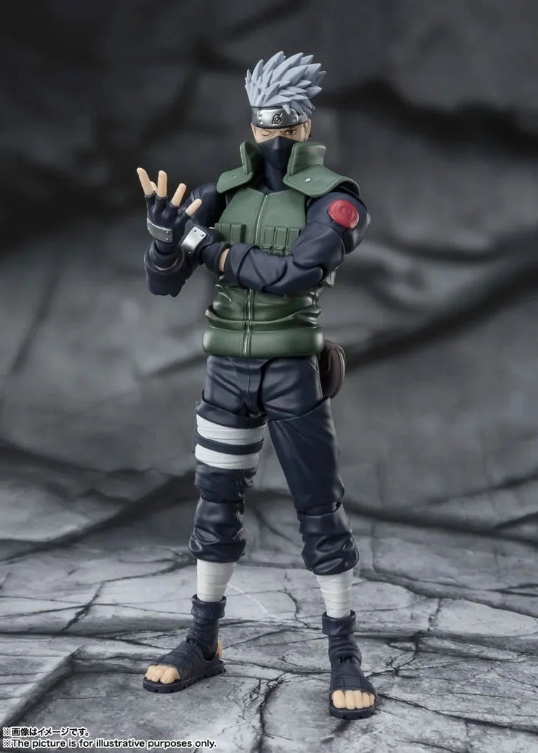 PRE-ORDER: Expected to ship in March 2027.

From "Naruto: Shippuden," KAKASHI HATAKE -The famed Sharingan Hero- rejoins S.H.Figuarts with newly redesigned posability! This figure displays Kakashi Hatake in his iconic attire and features premium articulation for creating a variety of fun action poses with the figure. Don't miss out on adding this figure to your Naruto collection! 6.3 inches (16cm) tall.

Includes:
Kakashi Hatake figure
Optional head
5 Facial expression parts
3 for headband up head
2 for head