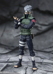 PRE-ORDER: Expected to ship in March 2027.

From "Naruto: Shippuden," KAKASHI HATAKE -The famed Sharingan Hero- rejoins S.H.Figuarts with newly redesigned posability! This figure displays Kakashi Hatake in his iconic attire and features premium articulation for creating a variety of fun action poses with the figure. Don't miss out on adding this figure to your Naruto collection! 6.3 inches (16cm) tall.

Includes:
Kakashi Hatake figure
Optional head
5 Facial expression parts
3 for headband up head
2 for head