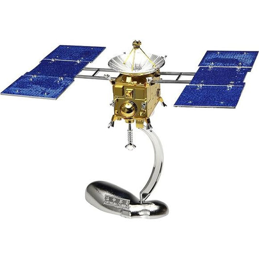 The first of Aoshima's new "Spacecraft Series"! This is the Hayabusa, a Japanese asteroid probe launched to rendezvous with the asteroid "Itokawa", collect data and samples, and then return it all back to Earth. The base is shaped like the asteroid, and the small rover Minerva is included. The entire product is a special edition gold plating, silver plating processing is applied. Just assemble, I completed a beautiful falcon. Other body parts are gold-plated, with silver plating. Seal pack gloss to reproduc