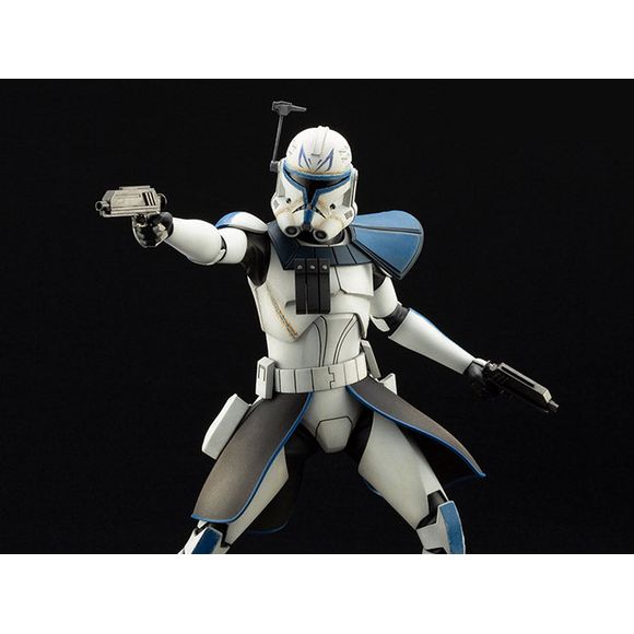 From the final season of the popular animated series STAR WARS: THE CLONE WARS, Captain Rex is joining the ARTFX line! CT-7567, better known as Rex, often takes his orders from Anakin Skywalker or Ahsoka Tano. Of all the clone soldiers that appear throughout the series, Rex is one of the most unique, with his unwavering loyalty and fighting style. Promoted to Commander by Anakin, Rex joins Ahsoka in a battle to free Mandalore and capture Darth Maul. The Commander is posed dynamically, holding his two pistol