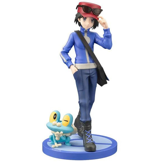Calem from "Pokemon X & Y" joins the "ARTFX J" figure series from Kotobukiya, together with Froakie! This figure is based on an original illustration by the artist Hitoshi Ariga; the texture of Calem's boots, the uneven pattern on his jacket, and the clear lenses of his sunglasses are all carefully reproduced. The three-dimensional bubbles on Froakie's back are also painstakingly crafted. A base is included, and some minor assembly is required. [Figure Size]: Calem is approximately 20.7cm tall, including ba