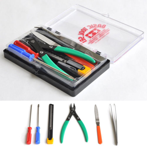 This set contains the basic, indispensable tools for model and craft work: A pair of side cutters for plastic, angled tweezers, small (+) and (-) screwdrivers, a craft knife and a file, all neatly packed in a handy plastic case.